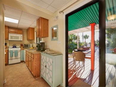 Lovely Cottage Captiva Around 300ft to the Beach